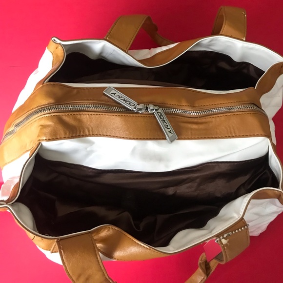 Large DKNY - Picture 3 of 8